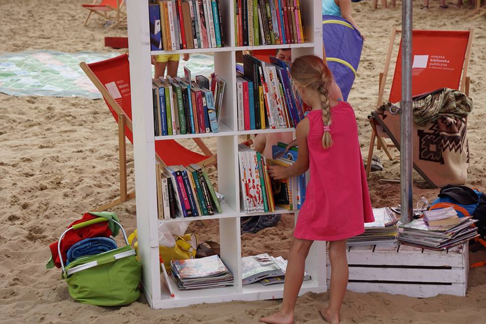 Biblioteka na plaży