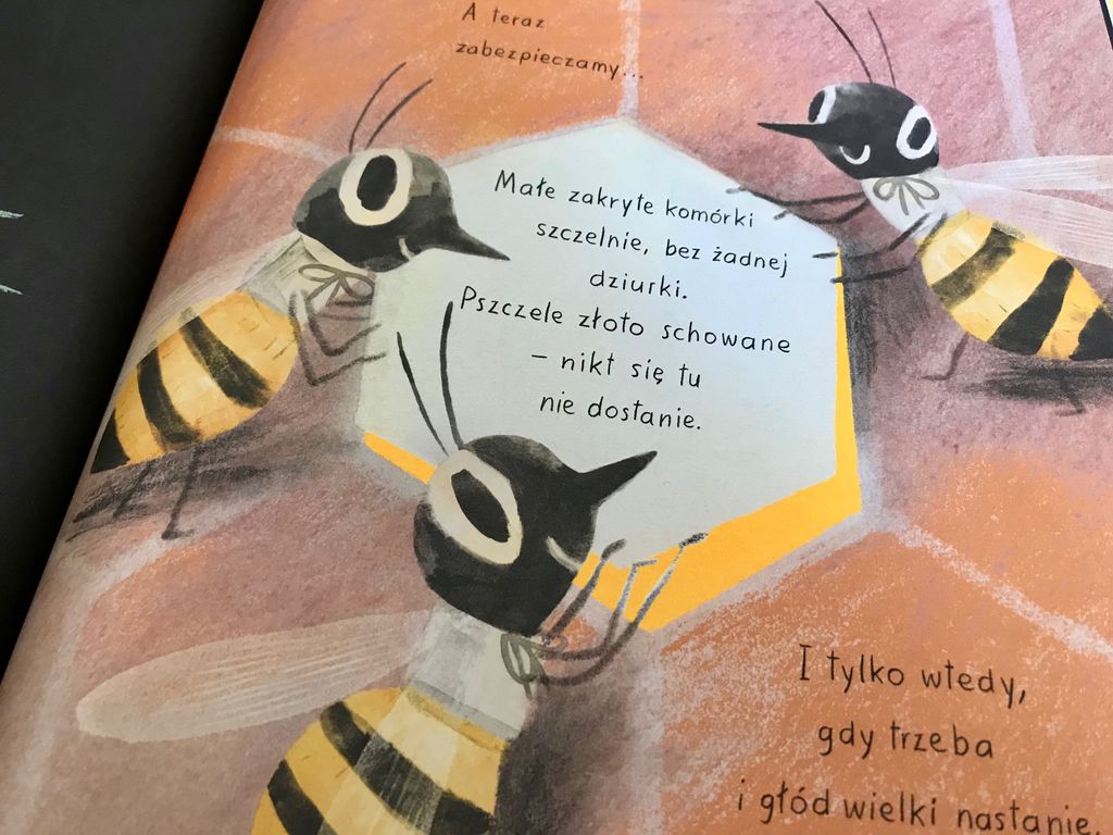 Mali pszczelarze w bibliotece